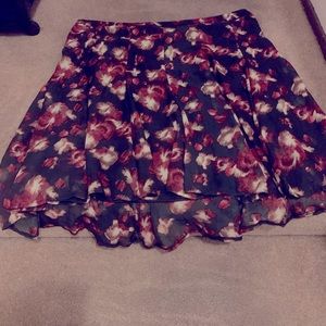 Red/black/white skirt with zipper closure